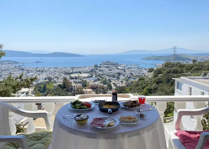 Burcu , Magnificent Sea View, Cozy, Free Otopark, Free Wifi * בודרום