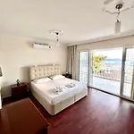 Burcu , Magnificent Sea View, Cozy, Free Otopark, Free Wifi Villa Bodrum