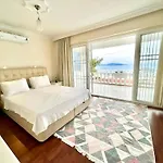 Burcu , Magnificent Sea View, Cozy, Free Otopark, Free Wifi Villa
