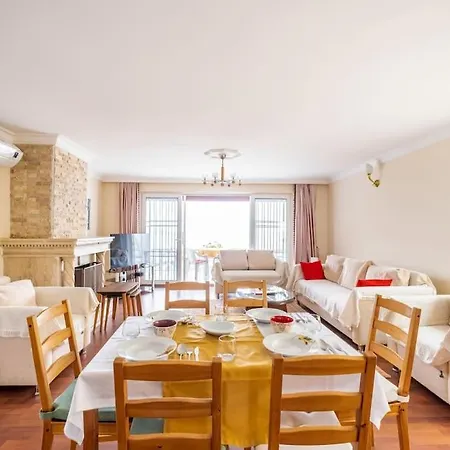 Villa Burcu , Magnificent Sea View, Cozy, Free Otopark, Free Wifi *